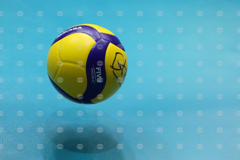 Българските волейболни надежди с втора победа и сигурно място на полуфиналите