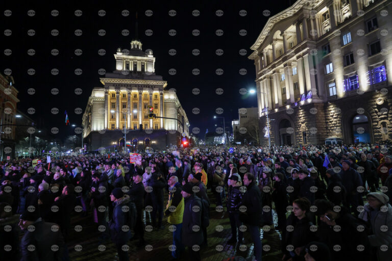 Край на демонстрацията в София: Граждани настояват за честен и изцяло машинен вот